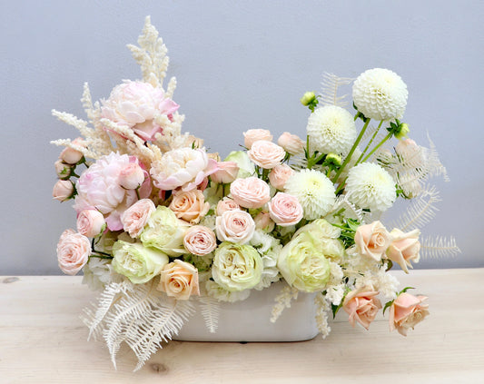 Vanilla Could Flower Arrangement In a Vase